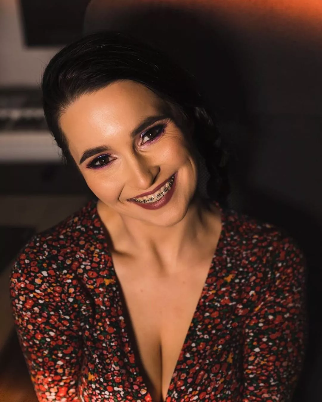 Zmysłowa Emilka z Daj to Głośniej kusi śmiałym dekoltem! Fotografia, od której każdemu przyspieszy bicie serca! 